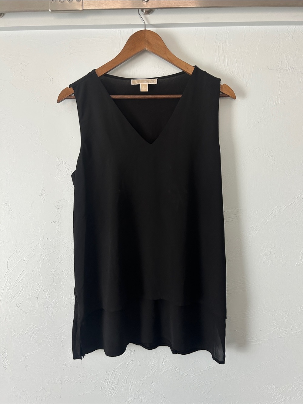 Sleeveless V-Neck Layered Black professional Top